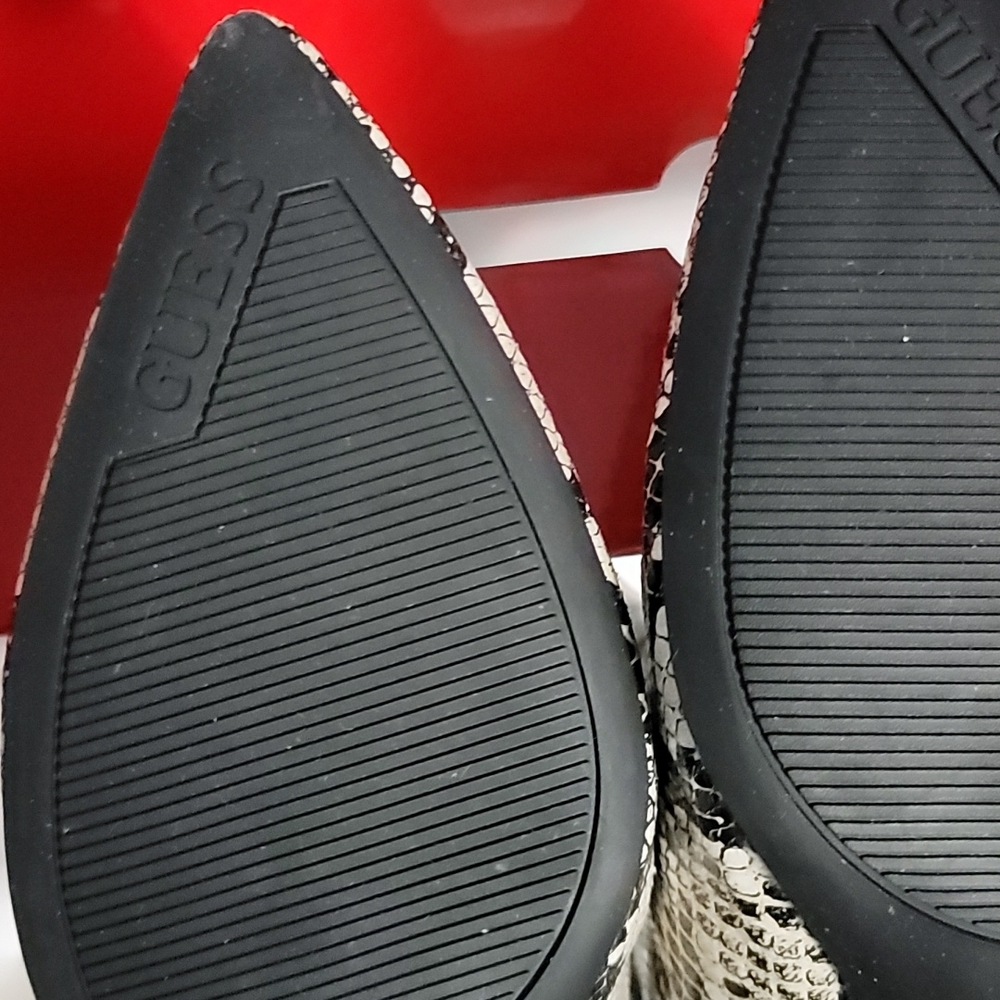 (W) Guess Snake Print Chunky Heel - Picture 9 of 10